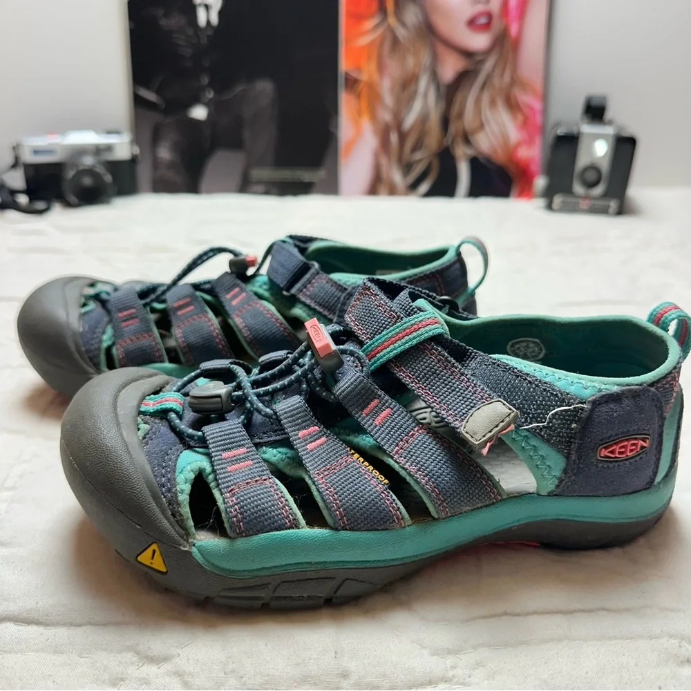 Hiking Water Sandals | Closed-Toe Sport Outdoor · KEEN Kids Teal Navy Size 3